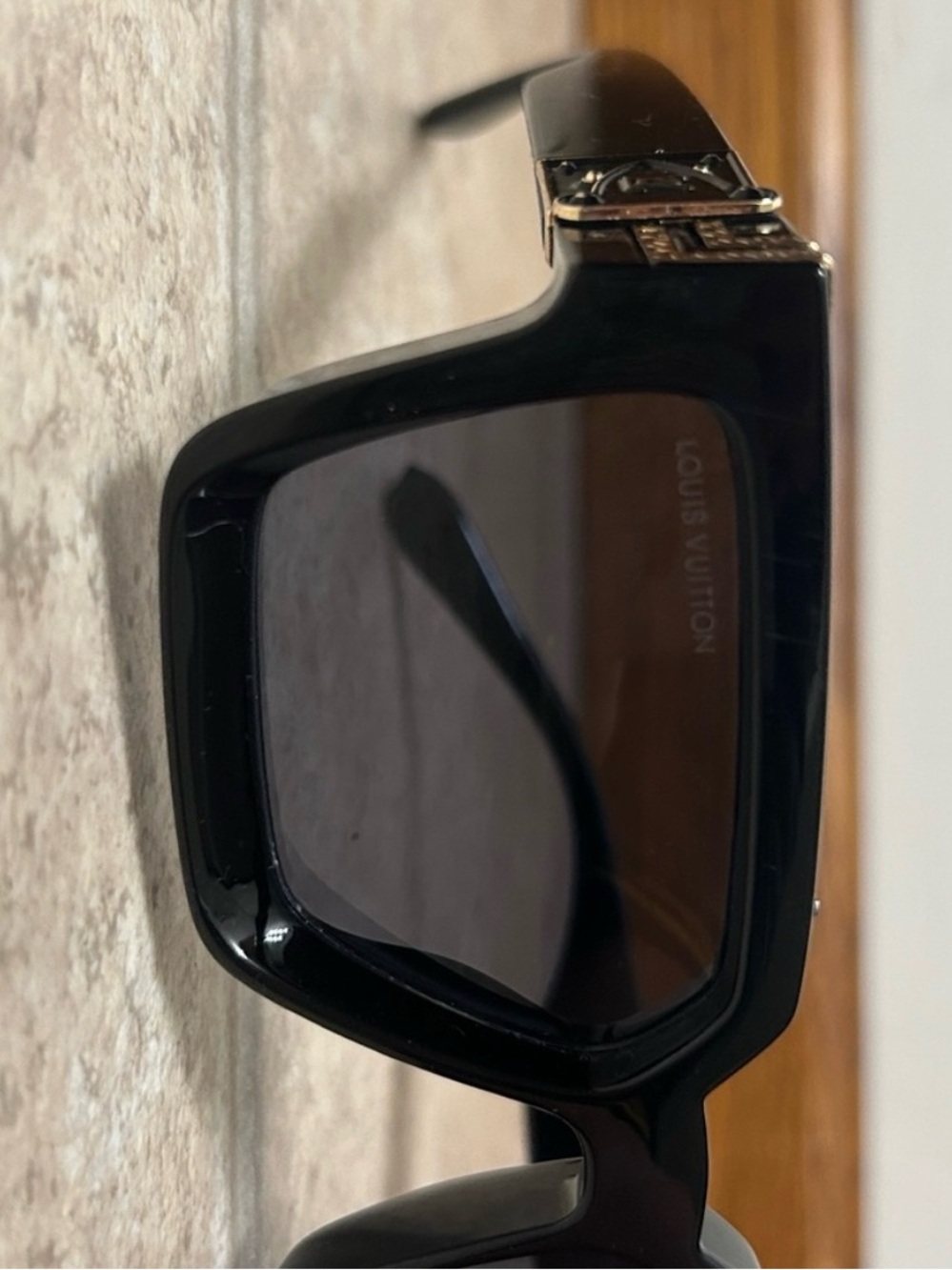 Louis Vuitton Black Sunglasses with Gold Detail
Millionaire - Picture 5 of 8